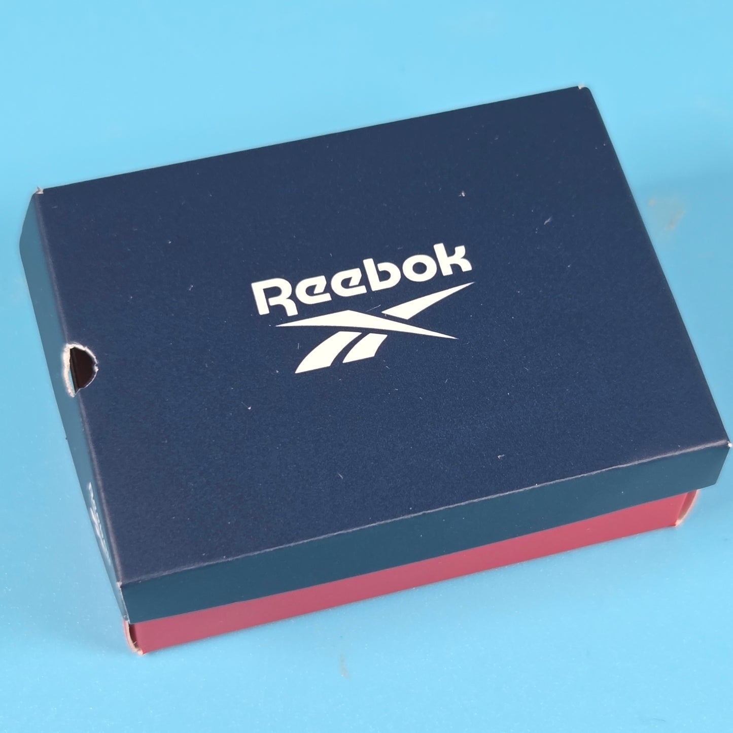 Mini Brands Sneakers Miniatures - Reebok White & Grey Sneakers