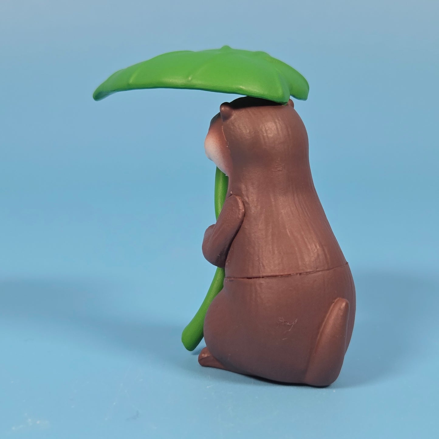 Yasashii Kimochi Rainy Day Gashapon - Otter with Leaf Umbrella