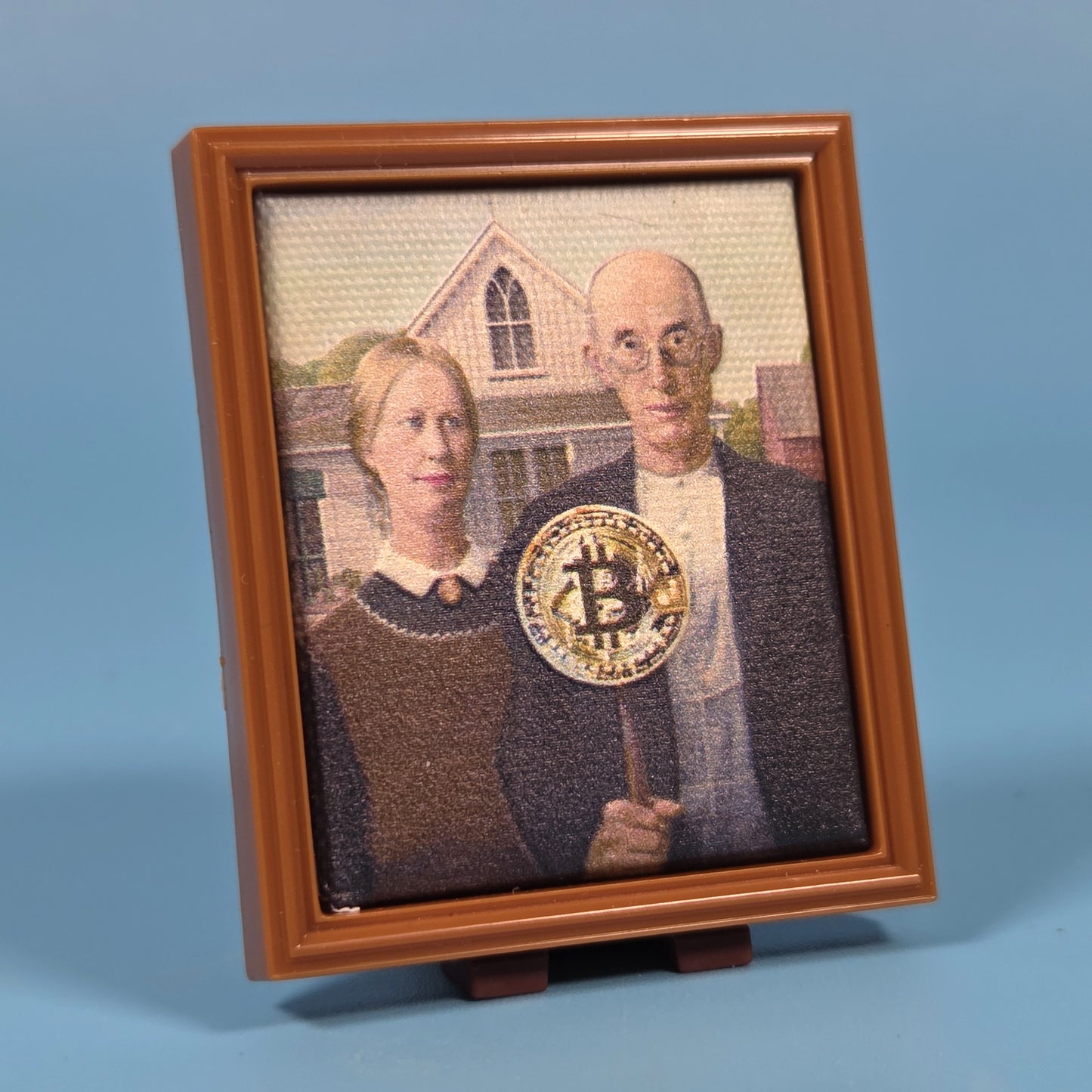 Mini Brands Masterpieces - American Gothic Bitcoin Spoof (Wood)