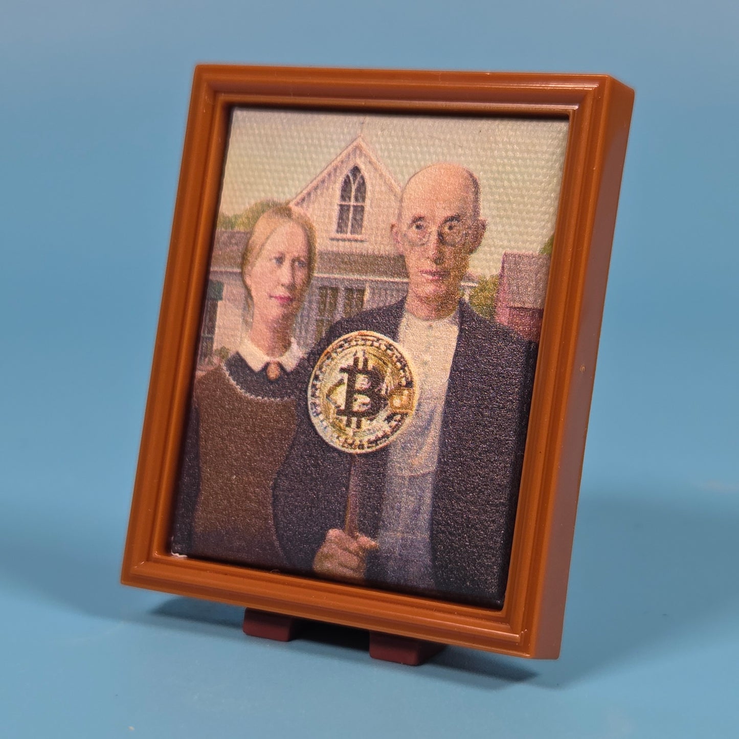 Mini Brands Masterpieces - American Gothic Bitcoin Spoof (Wood)