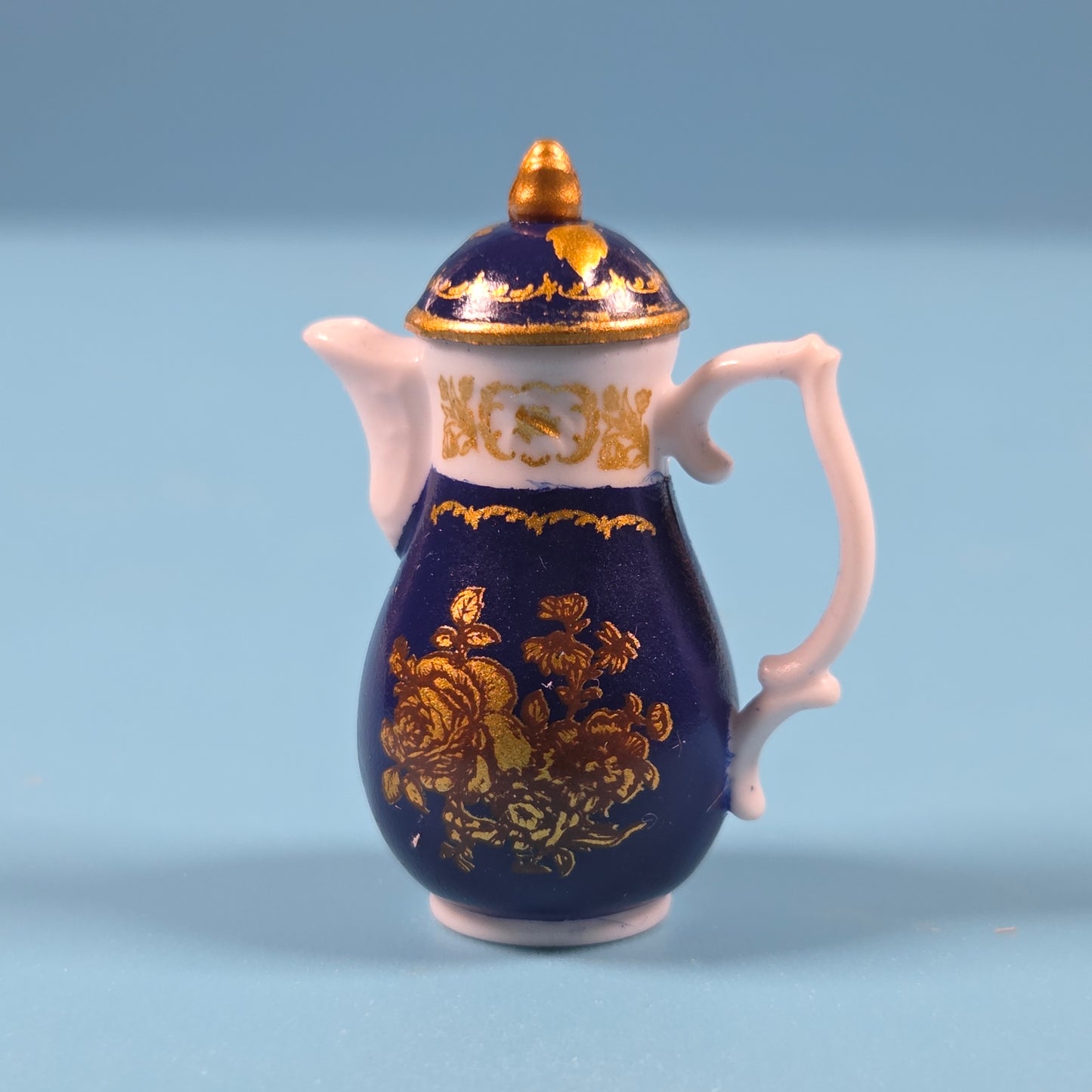 Netflix Mini Brands Miniatures - Antique Jug (Bridgerton)