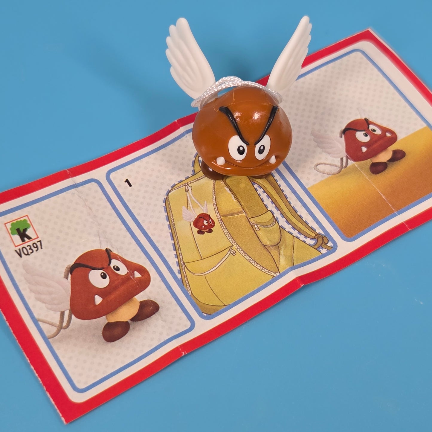Super Mario Kinder Joy - Goomba (VQ397)