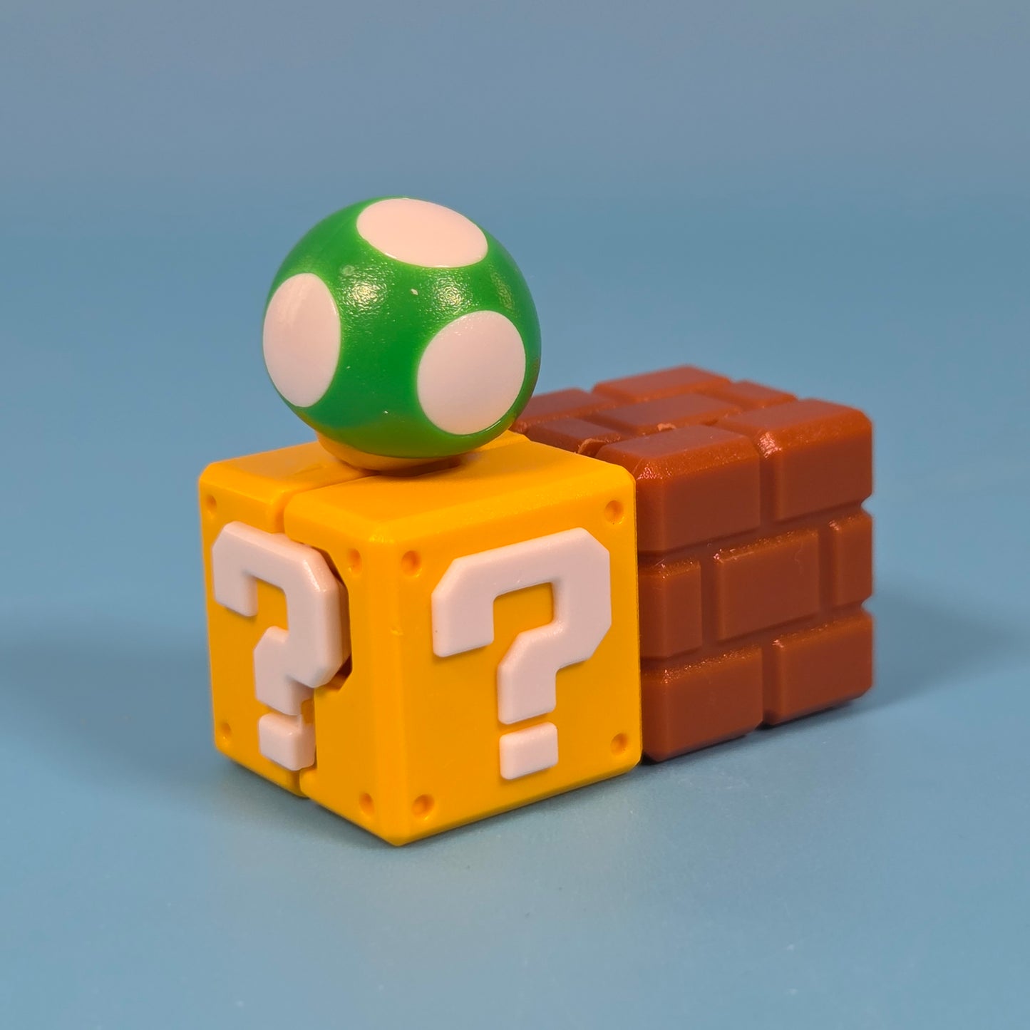 Super Mario Kinder Joy - Green Mushroom Photo Holder (VQ422A)