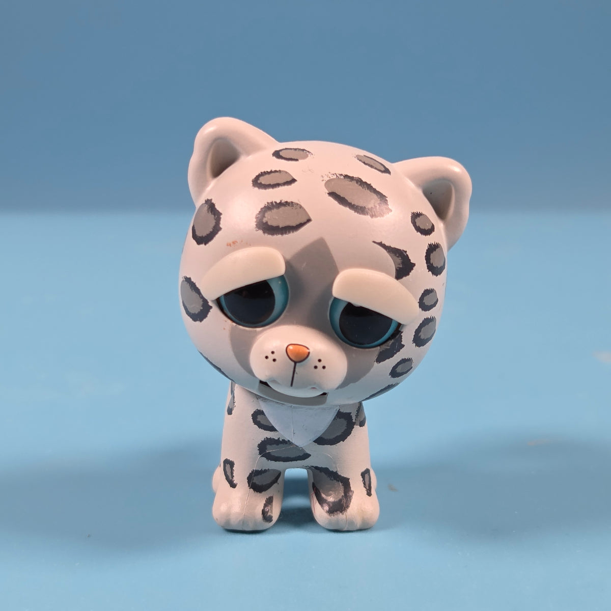 Feisty Pets Mini Misfits Series 1 - Lethal Lena (Snow Leopard)