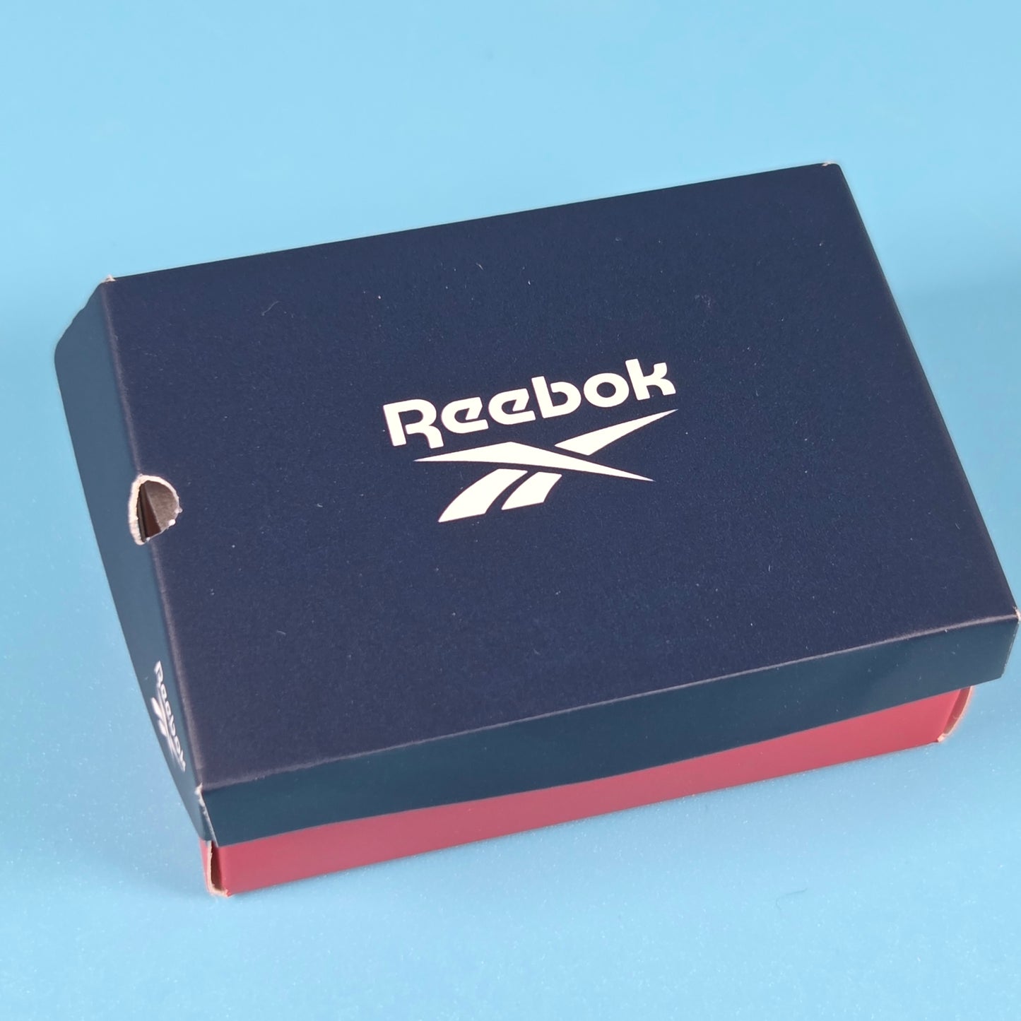 Mini Brands Sneakers Miniatures - Reebok White Sneakers