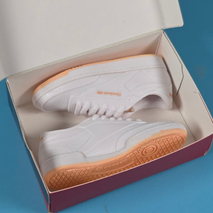 Mini Brands Sneakers Miniatures - Reebok White Sneakers