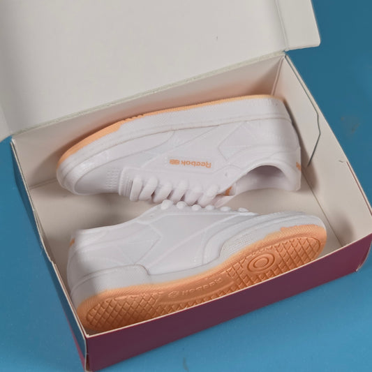 Mini Brands Sneakers Miniatures - Reebok White Sneakers