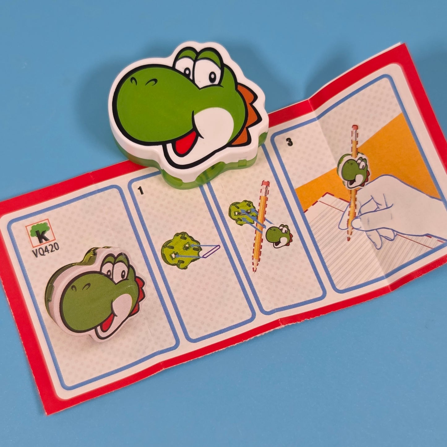 Super Mario Kinder Joy - Yoshi Pencil Hugger (VQ420)